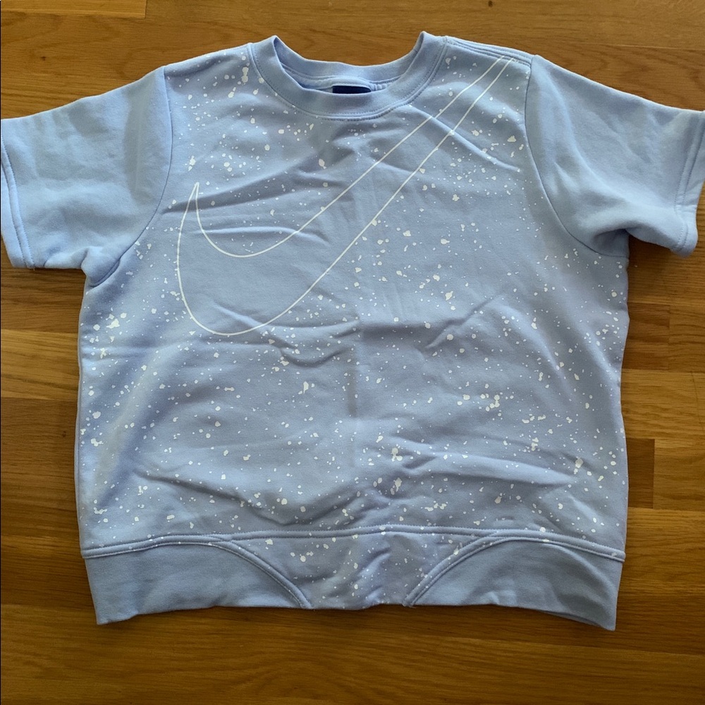 NEVER WORN NIKE TOP
